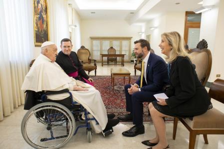 Momento del encuentro entre el Papa y Vance