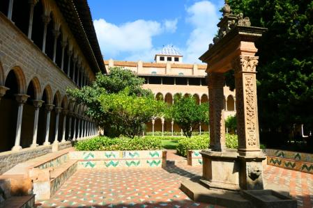 Pozo del claustro del monasterio de Pedralbes.