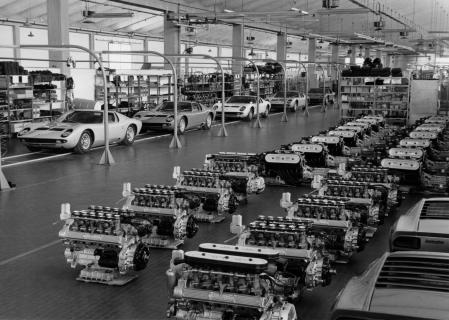 Imagen de 1965 en la que se muestra fábrica donde se producía el Miura P400