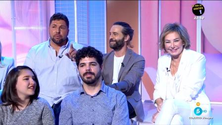 El sobrino de Ana Rosa trolea a la presentadora en directo y esta le responde: