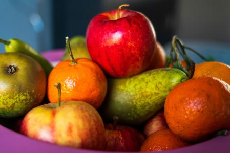 Los nutricionistas aseguran que la fruta es un postre adecuado después de las cenas.