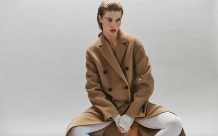 Abrigo sastre en lana de angora de la colección Otoño 2024 de Aflalo