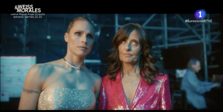 Michelle Hunziker y Sandra Studer en la final del Festival de Eurovisión