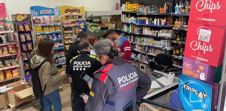 Uno de los locales durante la inspección policial