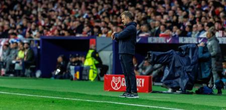 Una de las características de Hansi Flick es la calma que transmite en todo tipo de escenarios. La imagen corresponde a la semifinal de Copa disputada en el Metropolitano