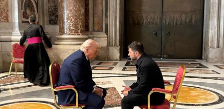TOPSHOT - In this handout photograph taken and released by the Ukrainian Presidential Press Service in Kyiv on April 26, 2025, Ukraine's President Volodymyr Zelensky (R) meets with US President Donald Trump (L) on the sidelines of Pope Francis's funeral at St. Peter's Basilica at the Vatican. (Photo by Handout / UKRAINIAN PRESIDENTIAL PRESS SERVICE / AFP) / RESTRICTED TO EDITORIAL USE - MANDATORY CREDIT 
