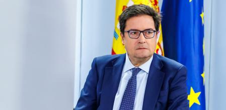 La ministra de Educación, Formación Profesional y Deportes y portavoz del Gobierno, Pilar Alegría; la vicepresidenta segunda y ministra de Trabajo y Economía Social, Yolanda Díaz; la ministra de Vivienda y Agenda Urbana, Isabel Rodríguez; y el ministro para la Transformación Digital y de la Función Pública, Óscar López,