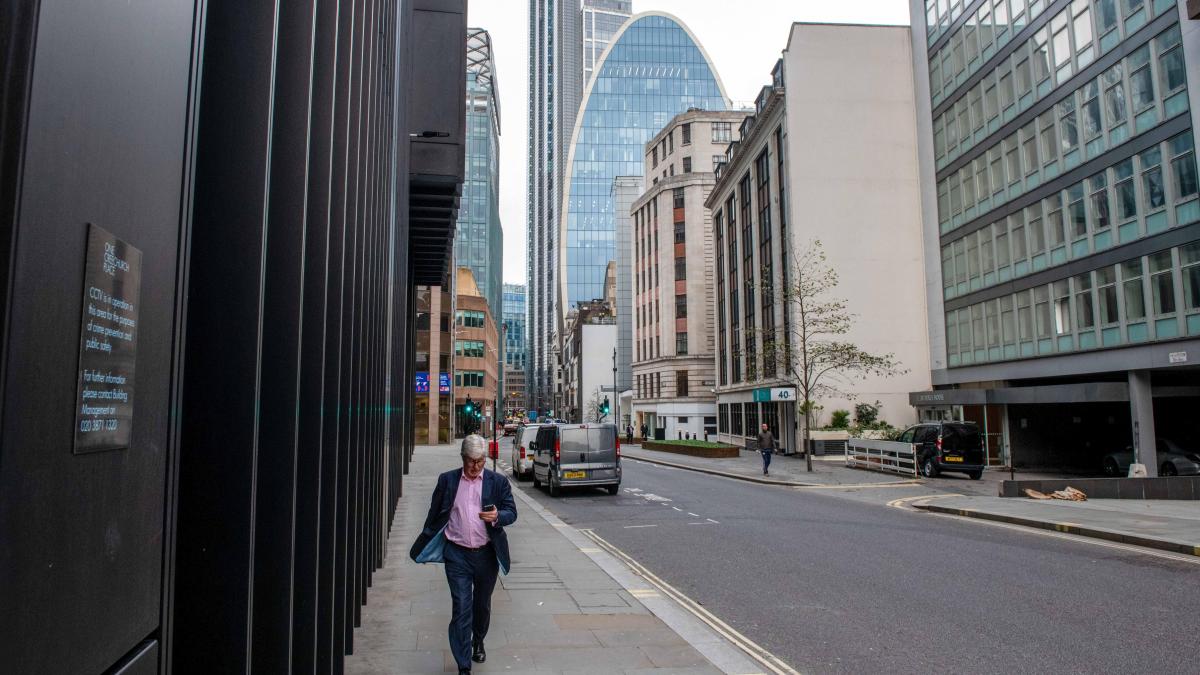 El Banco de Inglaterra sube tipos para combatir la alta inflación