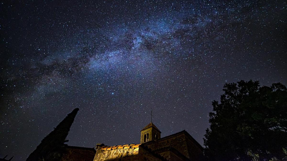 Noche de lucimiento de la Vía Láctea
