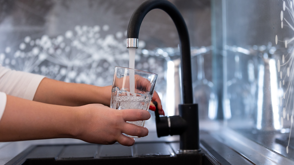 Casi el 40% de los municipios de Barcelona y Girona gastan más agua de la autorizada