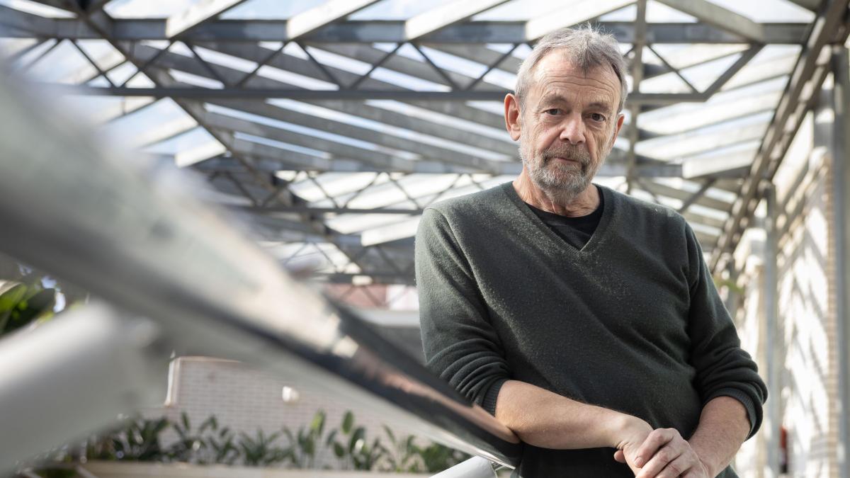 Pierre Lemaitre: “Antes espiaban los seres humanos, hoy es trabajo de informáticos”