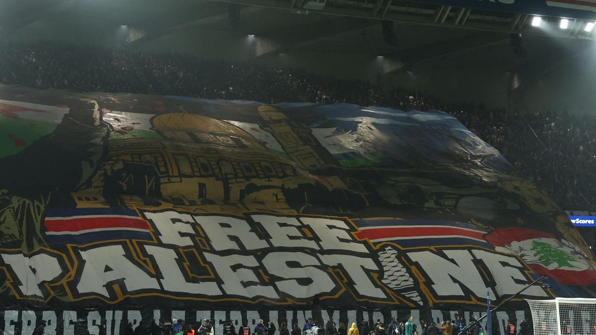 El PSG frustra a Luis Enrique y causa enojo por una pancarta propalestina