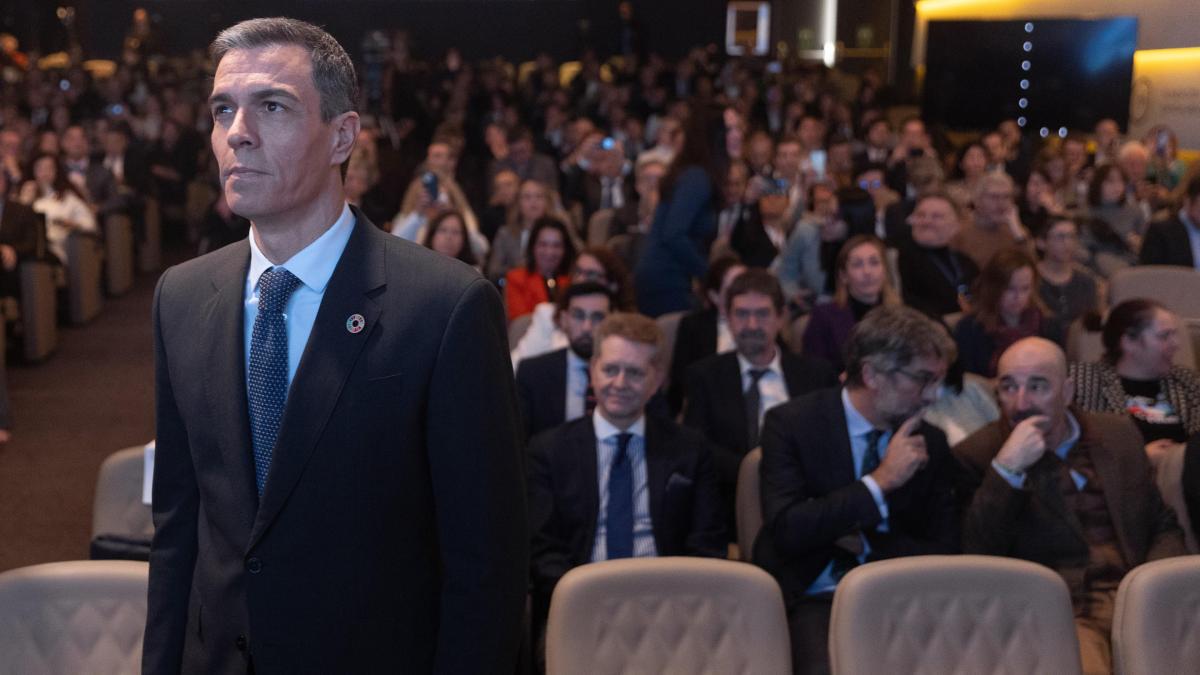 Sánchez anuncia una inversión adicional de 150 millones para impulsar la IA en las pymes Sánchez anuncia una inversión adicional de 150 millones para impulsar la IA en las pymes