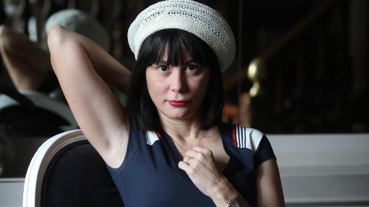 Wendy Guerra: “Vengo de un mundo de escasez y pobreza donde la ropa tiene un mensaje político”
