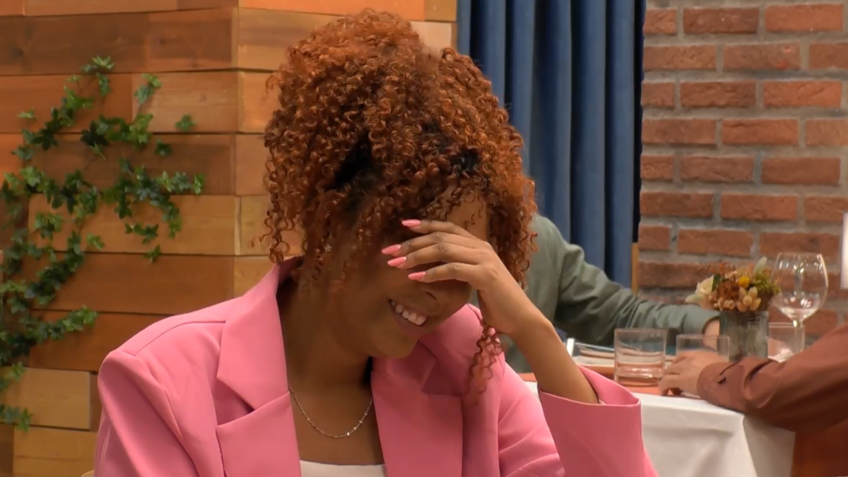 Un soltero de First Dates sorprende a su cita con una extraña habilidad y provoca su rechazo: Este tío tiene que ser un payaso