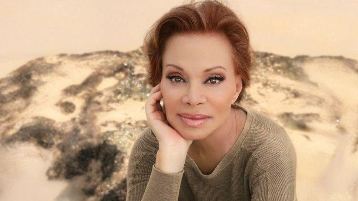 Paloma San Basilio, cantante, 74 años: “El mundo, especialmente en las grandes ciudades, nos distrae mucho, nos sobreestimula; y hay mucha gente infeliz con muchas necesidades que no son reales”