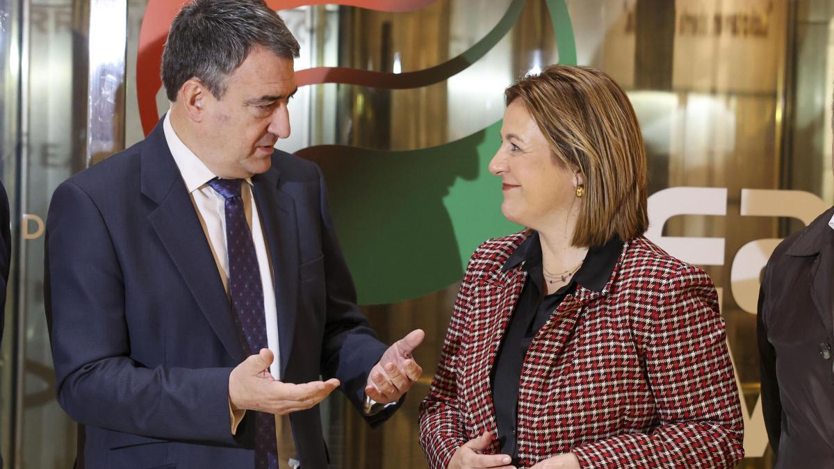 El PNV tiende puentes con la patronal vasca tras meses de desencuentros
