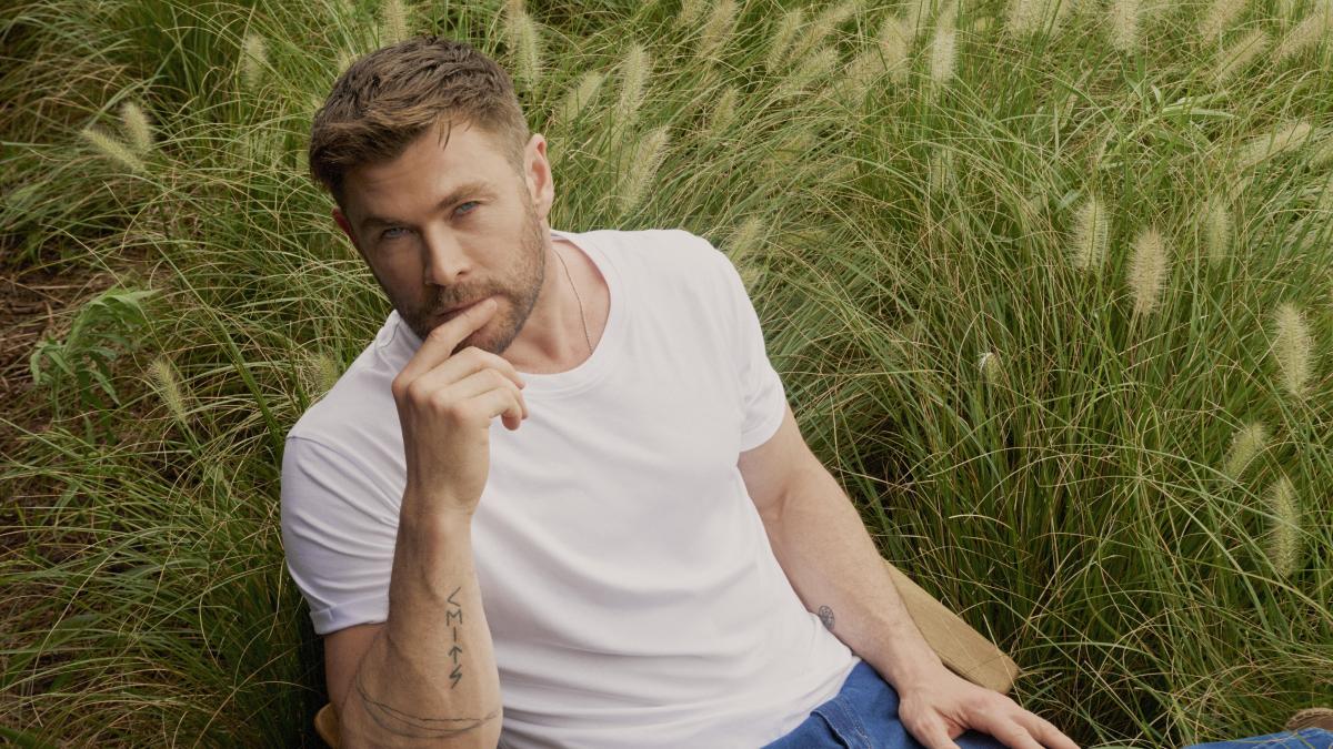 Emidio Tucci da la bienvenida al buen tiempo junto a Chris Hemsworth