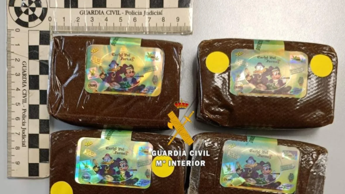 Ofrece 10.000 euros a cada uno de los agentes de la Guardia Civil que le ha detenido tras ser pillado con droga en un hotel