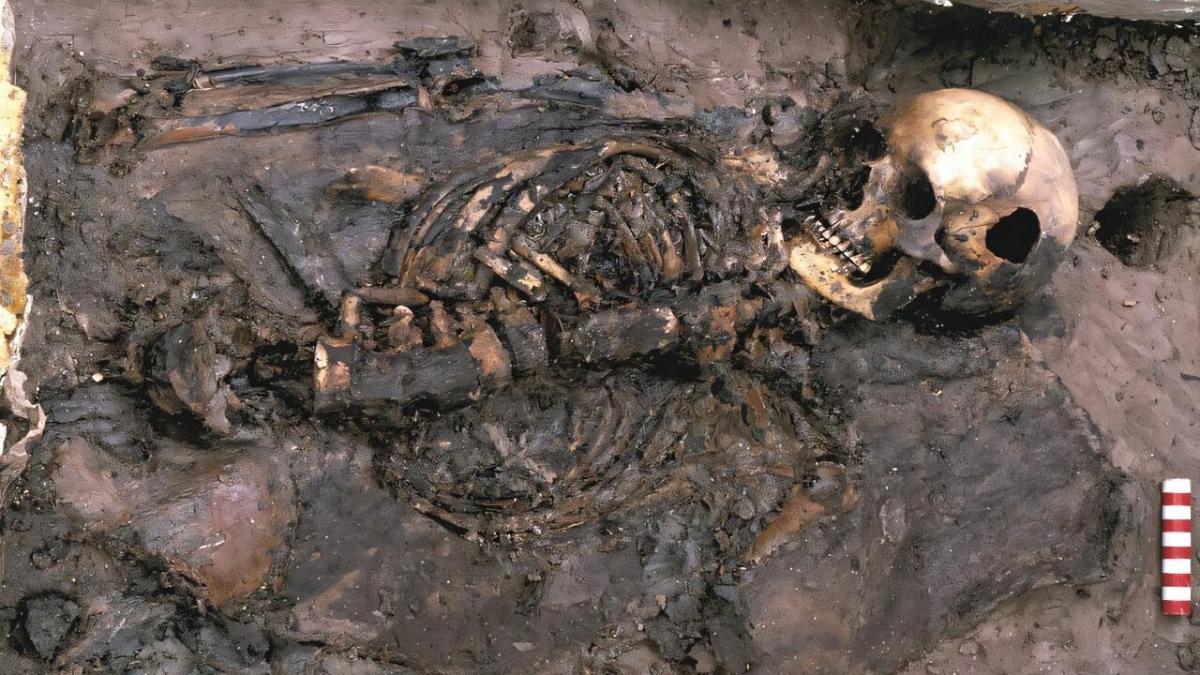 La mujer ejecutada hace más de 1.300 años en Londres y cuyos restos quedaban expuestos en la ribera del Támesis cuando había marea alta