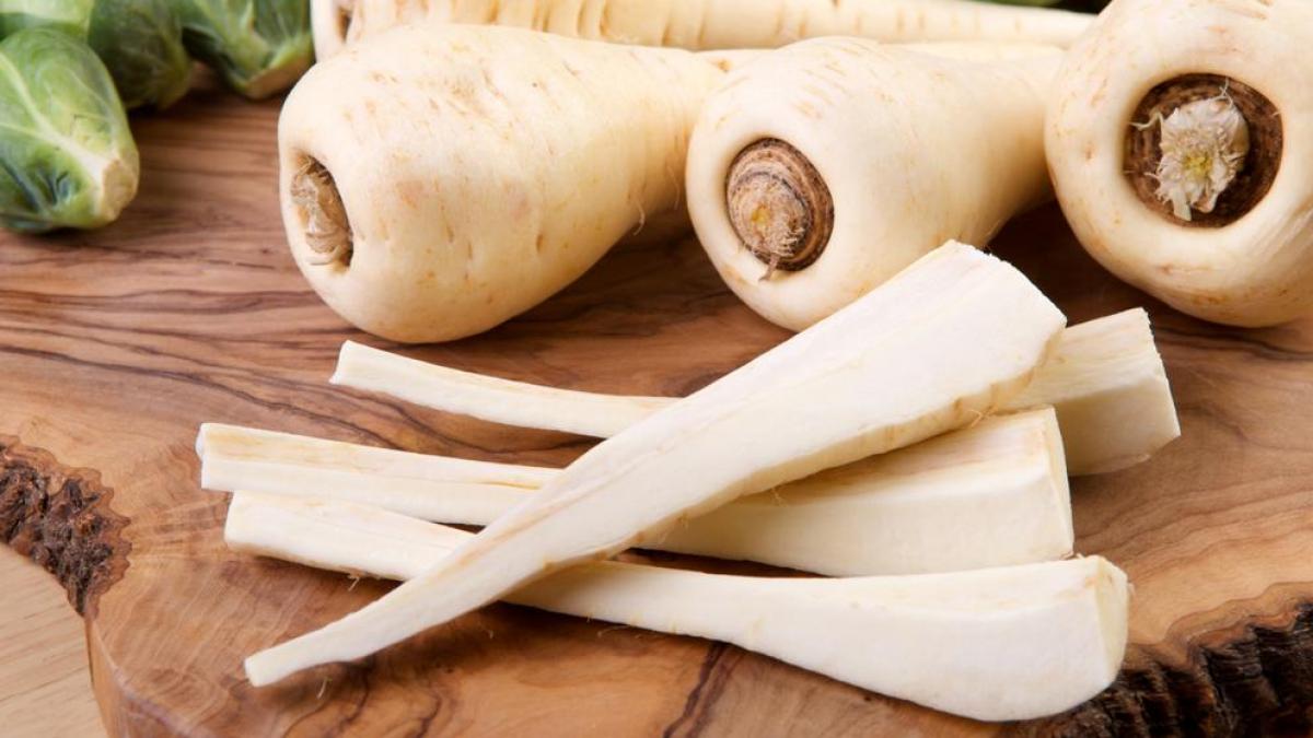 La chirivía o pastinaca: qué es, propiedades y cómo usarla en la cocina
