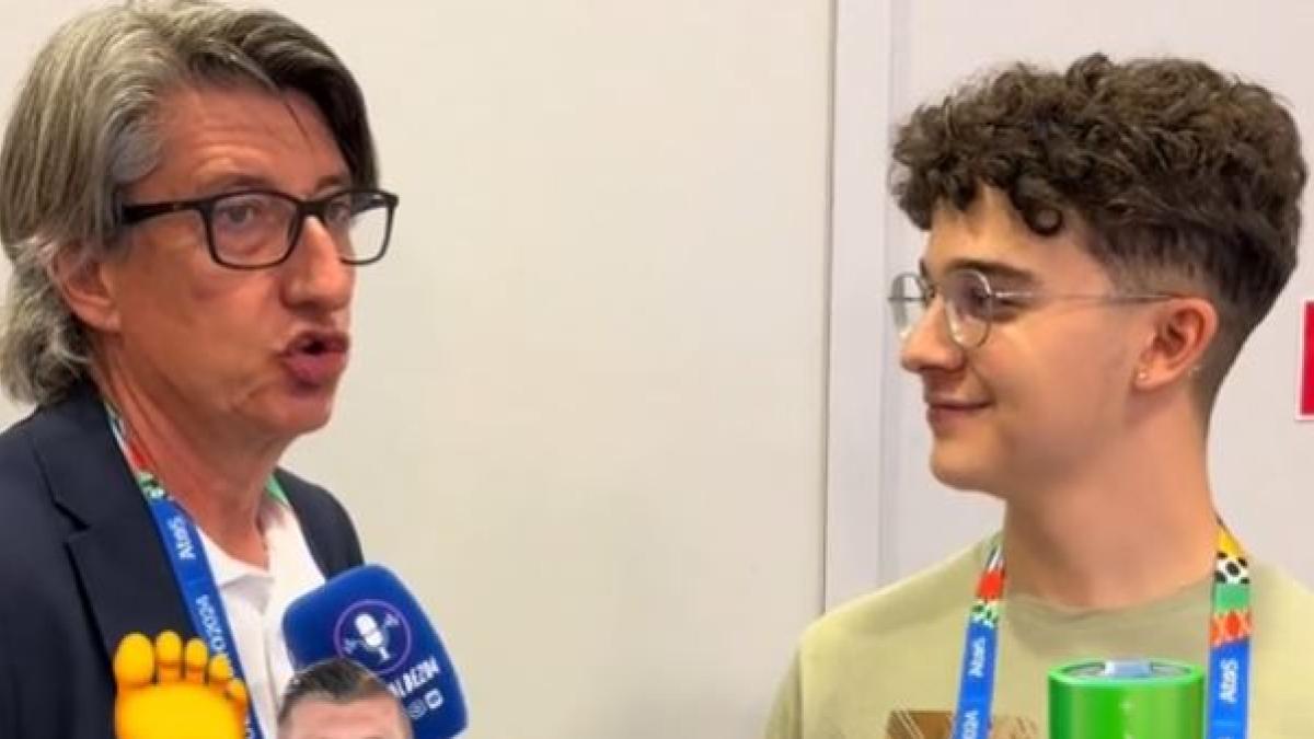 Le piden a Juan Carlos Rivero que fabrique su futbolista ideal y todo el mundo intuye de qué equipo es