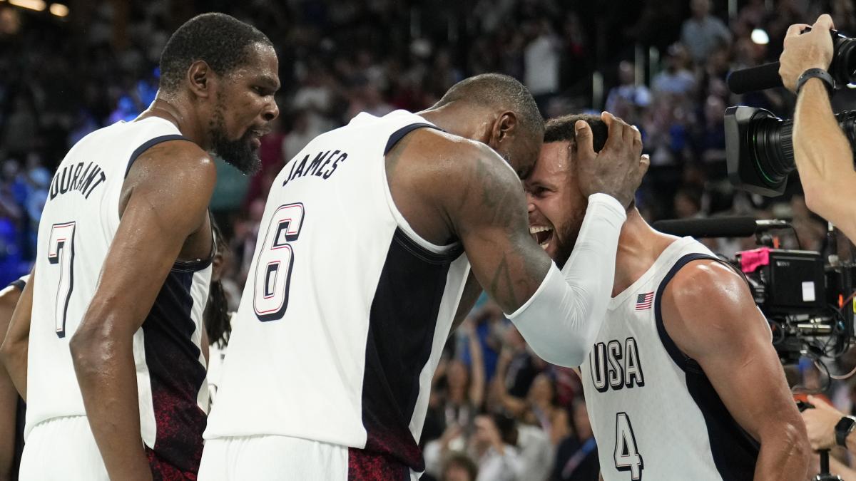 Con épica: Estados Unidos remonta tras ir 13 abajo y gana a Serbia en un partido de infarto