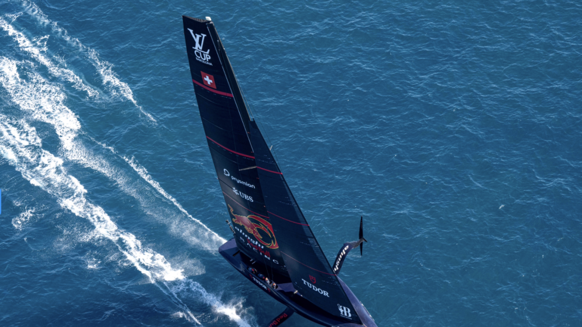 El Alinghi ha vuelto a navegar en Barcelona tras la derrota en semifinales de la Copa América