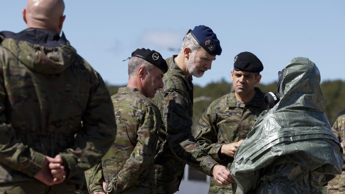Felipe VI reconoce la labor de la Brigada Aragón I, clave en Líbano o en la dana de Valencia
