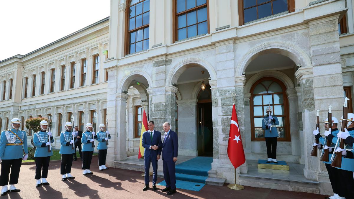 Sánchez estreny lligams amb Erdogan i evita el xoc polític i ideològic
