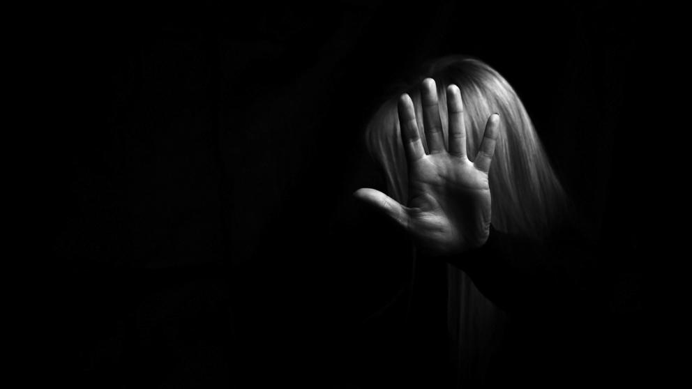A prisión un hombre acusado de agredir con un arma blanca a su mujer