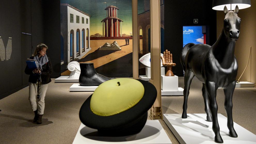 CaixaForum exhibe cómo el surrealismo transformó el diseño
