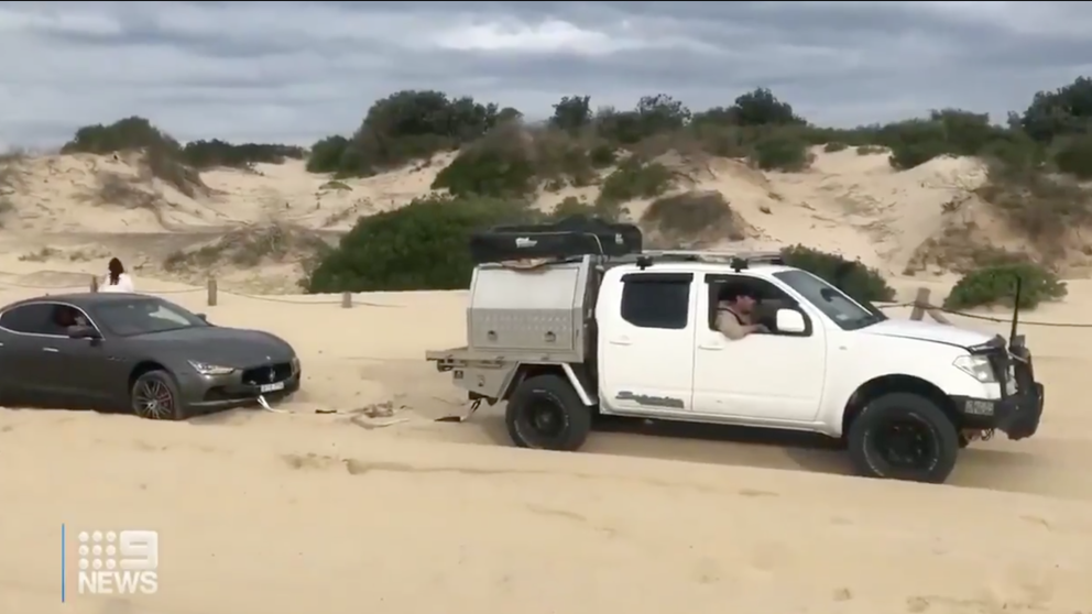 El rescate de un Maserati atascado en la playa acaba peor de lo esperado